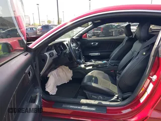 2016 Ford Mustang EcoBoost z VIN 1FA6P8THXG5252914, wystawiony jako IAAI lot #42184803 z przebiegiem 132 973 mil mil oraz . Historia ofert i sprzedaży dostępna na DreamBid. Obrazek 5.