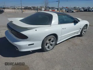 2000 Pontiac Firebird Formula with VIN 2G2FV22G1Y2147086, listed as a IAAI auction lot 41612810 with 1 mi miles. Bid and sale history available at carsss.com. Image 4.