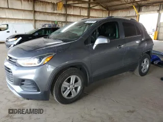 2020 Chevrolet Trax LT z VIN 3GNCJLSB7LL252711, wystawiony jako Copart lot #51875075 z przebiegiem 100 773 mil mil oraz Szkody całkowita. Historia ofert i sprzedaży dostępna na DreamBid. Obrazek 1.