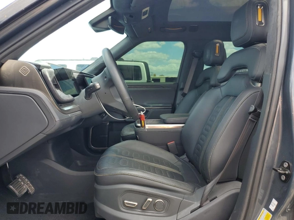 2022 Rivian R1S Launch Edition z VIN 7PDSGABL5NN001018, wystawiony jako Copart lot #56914725 z przebiegiem 26 156 mil mil oraz Szkoda całkowita • Salvage title. Historia ofert i sprzedaży dostępna na DreamBid. Obrazek 7.