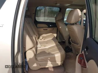 2008 Chevrolet Suburban Commercial with VIN 3GNGK26K98G207580, listed as a IAAI auction lot 41652697 with 262,677 mi miles. Bid and sale history available at carsss.com. Image 8.