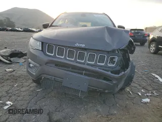 2020 Jeep Compass Latitude with VIN 3C4NJCBB4LT141325, listed as a Copart auction lot 43410945 with 52,691 mi miles and Salvage Title. Bid and sale history available at carsss.com. Image 5.