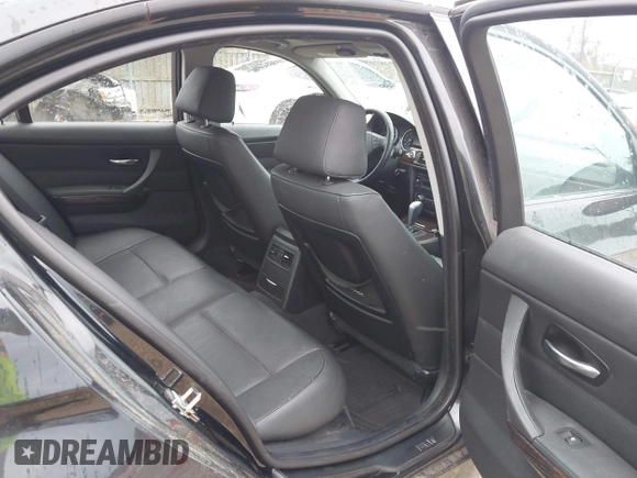 2008 BMW 3 Series 328xi с VIN WBAVC93588K042292, выставлен на аукционе IAAI как лот 42565917 с пробегом 179 188 миль миль и . История ставок и продаж доступна на DreamBid. Изображение 8.
