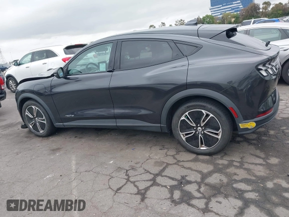 2022 Ford Mustang Mach-E Select z VIN 3FMTK1RM3NMA25588, wystawiony jako IAAI lot #42181256 z przebiegiem 44 753 mil mil oraz . Historia ofert i sprzedaży dostępna na DreamBid. Obrazek 14.