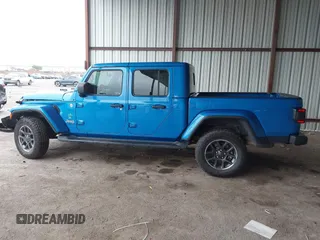 2020 Jeep Gladiator Overland with VIN 1C6HJTFG6LL212997, listed as a IAAI auction lot 41952950 with 60,803 mi miles and . Bid and sale history available at DreamBid. Image 14.