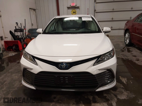 2022 Toyota Camry Hybrid LE with VIN 4T1C31AK4NU589284, listed as a IAAI auction lot 41570420 with 47,565 mi miles. Bid and sale history available at carsss.com. Image 12.