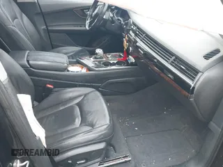 2017 Audi Q7 Premium Plus with VIN WA1LAAF78HD033413, listed as a IAAI auction lot 42188781 with Not provided miles and . Bid and sale history available at DreamBid. Image 5.