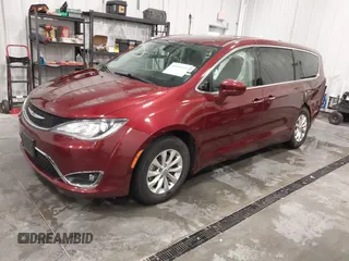 2019 Chrysler Pacifica Touring Plus z VIN 2C4RC1FGXKR706264, wystawiony jako IAAI lot #41483658 z przebiegiem 86 823 mil mil oraz . Historia ofert i sprzedaży dostępna na DreamBid. Obrazek 23.