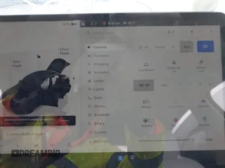 2023 Tesla Model Y Performance z VIN 7SAYGDEF0PF715703, wystawiony jako IAAI lot #41869780 z przebiegiem 32 220 mil mil oraz . Historia ofert i sprzedaży dostępna na DreamBid. Obrazek 7.