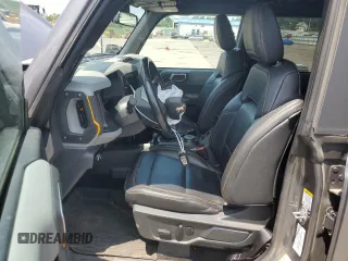 2023 Ford Bronco z VIN 1FMEE5DP0PLA94154, wystawiony jako Copart lot #62035445 z przebiegiem 47 559 mil mil oraz Szkoda całkowita • Salvage title. Historia ofert i sprzedaży dostępna na DreamBid. Obrazek 7.