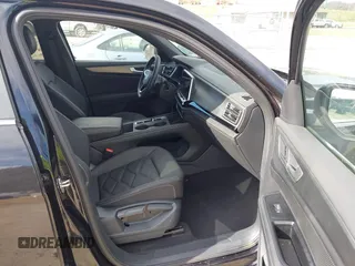 2024 Volkswagen Atlas SE z VIN 1V2LE2CA7RC230983, wystawiony jako IAAI lot #41786500 z przebiegiem 34 241 mil mil oraz . Historia ofert i sprzedaży dostępna na DreamBid. Obrazek 5.