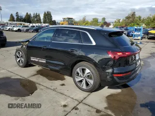 2024 Audi Q8 e-tron Premium Plus z VIN WA15AAGE2RB033152, wystawiony jako Copart lot #67158044 z przebiegiem 1 521 mil mil oraz Szkoda całkowita • Salvage title. Historia ofert i sprzedaży dostępna na DreamBid. Obrazek 2.