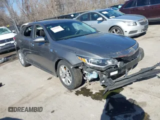 2017 Kia Optima LX z VIN 5XXGT4L30HG145178, wystawiony jako IAAI lot #41773857 z przebiegiem 119 191 mil mil oraz . Historia ofert i sprzedaży dostępna na DreamBid. Obrazek 1.
