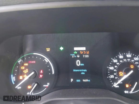 2024 Toyota Sienna XLE with VIN 5TDJSKFC8RS134633, listed as a IAAI auction lot 41498598 with 9,689 mi miles and . Bid and sale history available at DreamBid. Image 7.