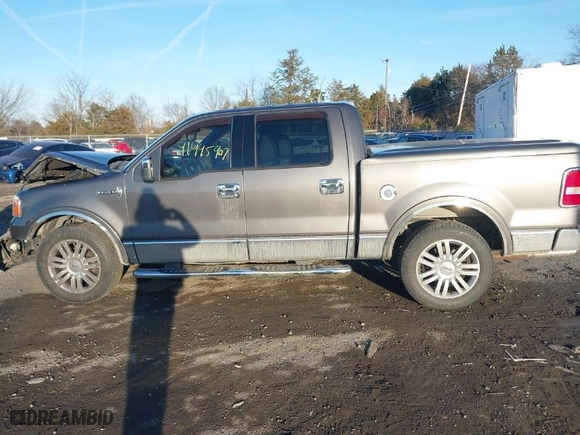 2007 Lincoln Mark LT with VIN 5LTPW16557FJ03103, listed as a IAAI auction lot 41445407 with 118,083 mi miles. Bid and sale history available at carsss.com. Image 14.