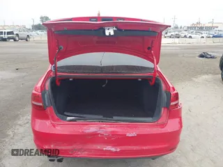 2015 Volkswagen Jetta S z VIN 3VW1K7AJ1FM302365, wystawiony jako IAAI lot #42282246 z przebiegiem 131 405 mil mil oraz . Historia ofert i sprzedaży dostępna na DreamBid. Obrazek 16.