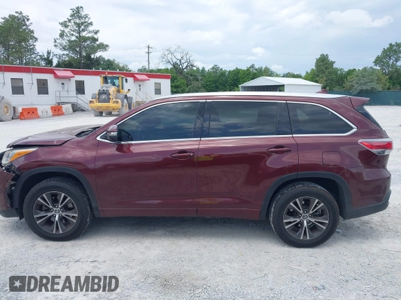 2016 Toyota Highlander XLE z VIN 5TDKKRFH2GS167956, wystawiony jako IAAI lot #42170195 z przebiegiem 142 181 mil mil oraz . Historia ofert i sprzedaży dostępna na DreamBid. Obrazek 14.