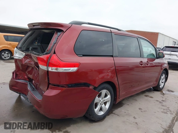 2014 Toyota Sienna LE AAS z VIN 5TDKK3DC9ES466877, wystawiony jako IAAI lot #42298356 z przebiegiem 189 826 mil mil oraz . Historia ofert i sprzedaży dostępna na DreamBid. Obrazek 4.