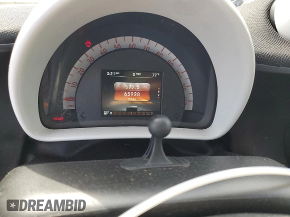2016 Smart fortwo Passion z VIN WMEFJ5DA4GK141225, wystawiony jako Copart lot #48356965 z przebiegiem 65 928 mil mil oraz Szkody całkowita. Historia ofert i sprzedaży dostępna na DreamBid. Obrazek 9.