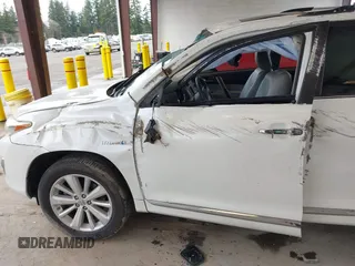 2011 Toyota Highlander Hybrid Limited with VIN JTEDC3EH5B2001611, listed as a IAAI auction lot 41851942 with 1 mi miles. Bid and sale history available at carsss.com. Image 6.