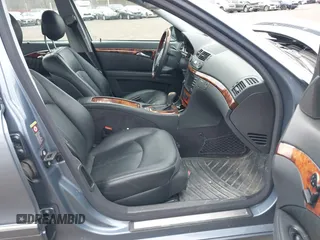 2005 Mercedes-Benz E 500 z VIN WDBUF70J25A731269, wystawiony jako IAAI lot #41759930 z przebiegiem 106 132 mil mil oraz . Historia ofert i sprzedaży dostępna na DreamBid. Obrazek 5.