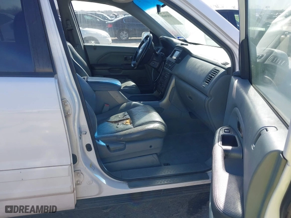2005 Honda Pilot EX-L with NAVI with VIN 2HKYF18775H571312, listed as a IAAI auction lot 41830609 with 297,923 mi miles. Bid and sale history available at carsss.com. Image 5.