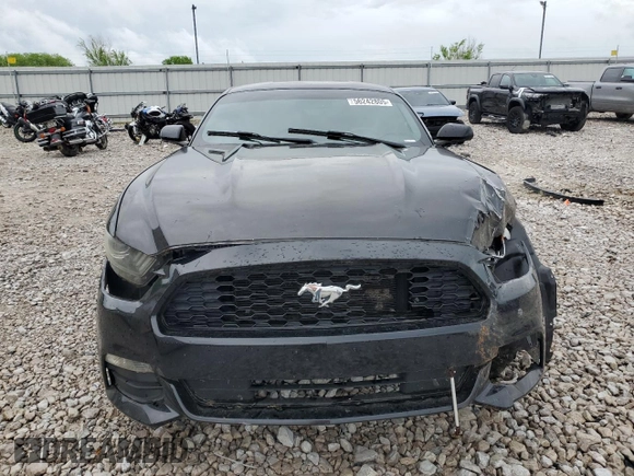 2017 Ford Mustang V6 z VIN 1FA6P8AMXH5236598, wystawiony jako Copart lot #56242805 z przebiegiem 98 445 mil mil oraz Szkoda całkowita • Salvage title. Historia ofert i sprzedaży dostępna na DreamBid. Obrazek 5.