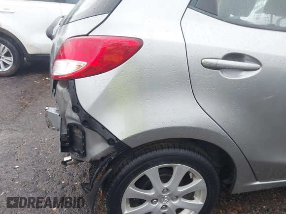 2011 Mazda 2 Sport with VIN JM1DE1HY1B0127409, listed as a IAAI auction lot 42015727 with 154,385 mi miles. Bid and sale history available at carsss.com. Image 16.