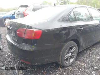 2012 Volkswagen Jetta SE с VIN 3VWDP7AJ4CM338027, выставлен на аукционе IAAI как лот 42198943 с пробегом 158 644 миль миль и . История ставок и продаж доступна на DreamBid. Изображение 15.