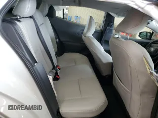 2024 Toyota Prius LE z VIN JTDACAAUXR3033375, wystawiony jako Copart lot #55593025 z przebiegiem 7 663 mil mil oraz Szkoda całkowita • Salvage title. Historia ofert i sprzedaży dostępna na DreamBid. Obrazek 10.