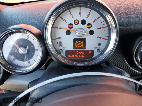 2011 MINI Convertible S z VIN WMWZP3C59BTX83202, wystawiony jako Copart lot #47138535 z przebiegiem 162 809 mil mil oraz Szkoda całkowita • Salvage title. Historia ofert i sprzedaży dostępna na DreamBid. Obrazek 9.