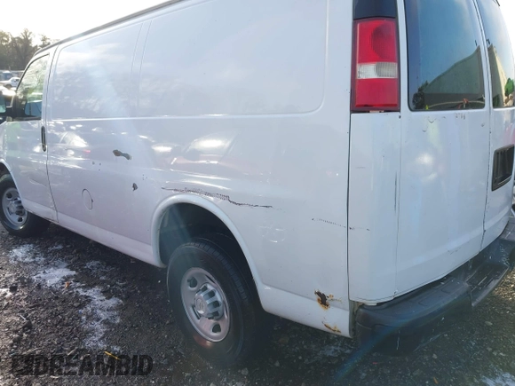 2007 Chevrolet Express Cargo Van with VIN 1GCGG25V571104532, listed as a IAAI auction lot 41718875 with 174,955 mi miles. Bid and sale history available at carsss.com. Image 3.