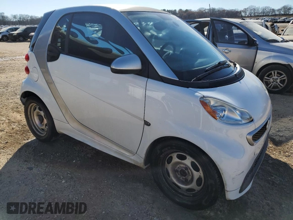 2015 Smart fortwo Passion z VIN WMEEJ3BA0FK812519, wystawiony jako Copart lot #47236285 z przebiegiem 122 139 mil mil oraz Szkody całkowita. Historia ofert i sprzedaży dostępna na DreamBid. Obrazek 4.