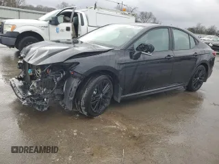 2025 Toyota Camry LE with VIN 4T1DAACK7SU524495, listed as a Copart auction lot 47325965 with 8,818 mi miles and Salvage Title. Bid and sale history available at carsss.com. Image 1.