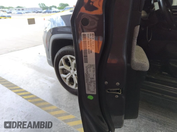 2024 Jeep Compass Latitude z VIN 3C4NJDBN5RT173984, wystawiony jako Copart lot #54627585 z przebiegiem 19 427 mil mil oraz Czysty tytuł • Clean title. Historia ofert i sprzedaży dostępna na DreamBid. Obrazek 12.