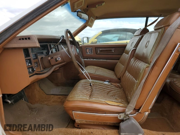 1984 Cadillac Eldorado z VIN 1G6AL5782EE603047, wystawiony jako Copart lot #76777394 z przebiegiem 33 384 mil mil oraz Czysty tytuł • Clean title. Historia ofert i sprzedaży dostępna na DreamBid. Obrazek 7.