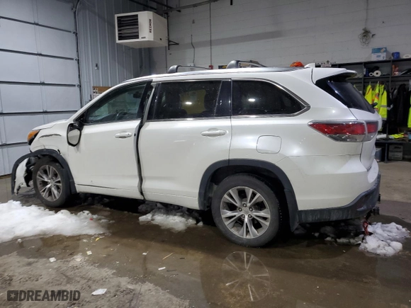 2014 Toyota Highlander XLE with VIN 5TDJKRFHXES031731, listed as a Copart auction lot 45464715 with 140,699 mi miles and Salvage Title. Bid and sale history available at carsss.com. Image 2.
