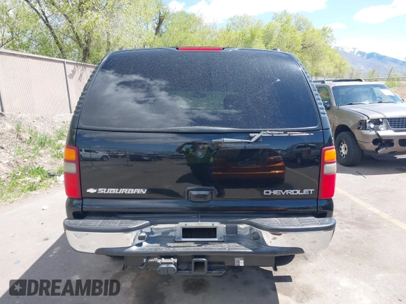 2003 Chevrolet Suburban LT z VIN 3GNGC26G83G210035, wystawiony jako IAAI lot #42084859 z przebiegiem 145 919 mil mil oraz . Historia ofert i sprzedaży dostępna na DreamBid. Obrazek 16.
