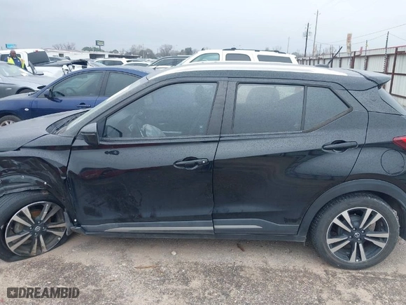 2019 Nissan Kicks S with VIN 3N1CP5CU5KL512642, listed as a IAAI auction lot 41543307 with 35,453 mi miles. Bid and sale history available at carsss.com. Image 14.