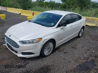 2014 Ford Fusion SE Hybrid z VIN 3FA6P0LU3ER391680, wystawiony jako IAAI lot #42643934 z przebiegiem 102 578 mil mil oraz . Historia ofert i sprzedaży dostępna na DreamBid. Obrazek 2.