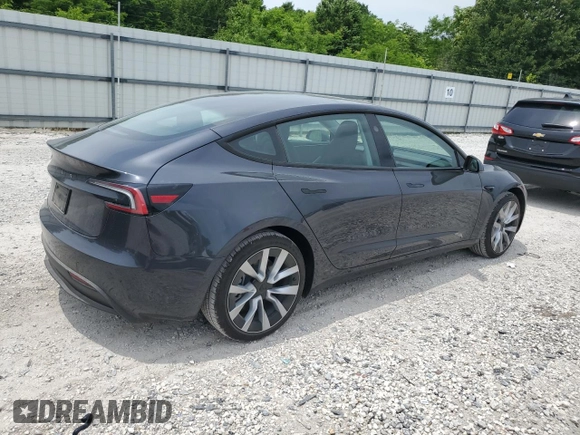 2025 Tesla Model 3 Long Range z VIN 5YJ3E1EA1SF965380, wystawiony jako Copart lot #59532105 z przebiegiem 2 641 mil mil oraz Szkoda całkowita • Salvage title. Historia ofert i sprzedaży dostępna na DreamBid. Obrazek 3.