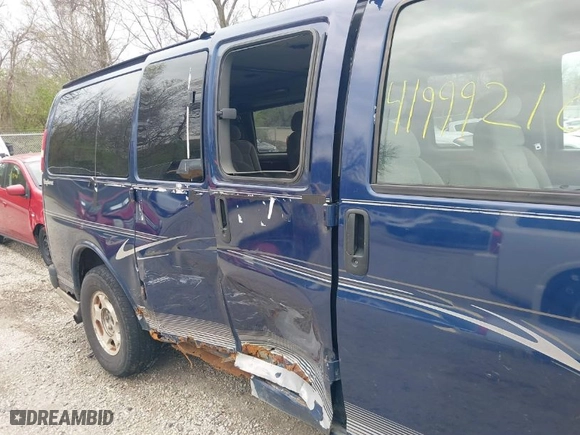 2004 Chevrolet Express Passenger with VIN 1GBFG15T441159106, listed as a IAAI auction lot 41999210 with 245,286 mi miles. Bid and sale history available at carsss.com. Image 18.
