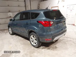 2019 Ford Escape SE z VIN 1FMCU9GDXKUA54699, wystawiony jako IAAI lot #41667188 z przebiegiem 127 376 mil mil oraz . Historia ofert i sprzedaży dostępna na DreamBid. Obrazek 3.