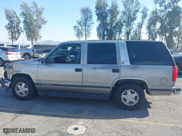 1999 Chevrolet Tahoe with VIN 1GNEC13R8XJ527499, listed as a IAAI auction lot 41880157 with 186,342 mi miles. Bid and sale history available at carsss.com. Image 14.