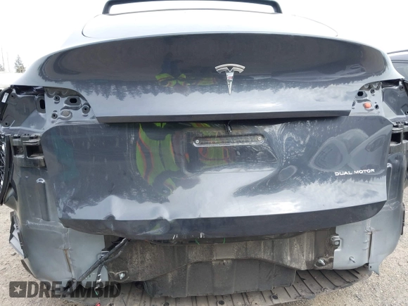 2024 Tesla Model Y Long Range with VIN 7SAYGAEE5RF981789, listed as a IAAI auction lot 41991292 with 21,103 mi miles. Bid and sale history available at carsss.com. Image 6.
