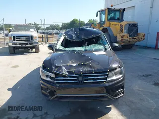 2020 Volkswagen Tiguan SE z VIN 3VV3B7AX7LM035567, wystawiony jako IAAI lot #42316223 z przebiegiem 64 730 mil mil oraz . Historia ofert i sprzedaży dostępna na DreamBid. Obrazek 12.