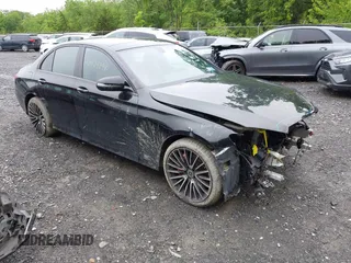 2018 Mercedes-Benz E 300 with VIN WDDZF4KB4JA377217, listed as a IAAI auction lot 41924294 with 82,762 mi miles and . Bid and sale history available at DreamBid. Image 1.