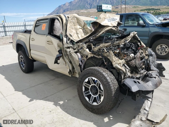 2017 Toyota Tacoma SR5 with VIN 3TMCZ5ANXHM044932, listed as a Copart auction lot 58738214 with 0 mi miles and Non Repairable. Bid and sale history available at carsss.com. Image 4.