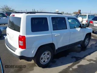 2016 Jeep Patriot Sport SE with VIN 1C4NJPBA5GD722505, listed as a IAAI auction lot 42012785 with Not Provided miles and . Bid and sale history available at carsss.com. Image 4.