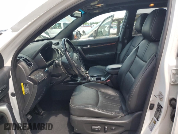 2014 Kia Sorento SX z VIN 5XYKW4A73EG459387, wystawiony jako Copart lot #56568634 z przebiegiem 145 151 mil mil oraz Szkoda całkowita • Salvage title. Historia ofert i sprzedaży dostępna na DreamBid. Obrazek 7.